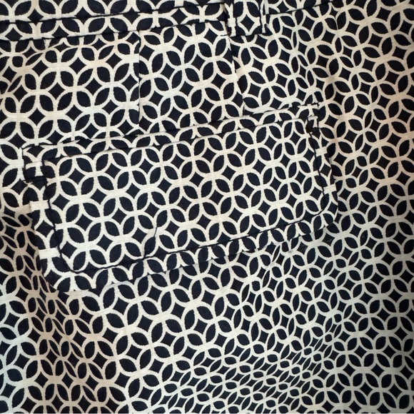 Ann Taylor  Womens Size 12 Black & White Print Margo Pants Capris - Picture 5 of 15